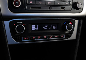 Подержанный автомобиль Volkswagen Polo Sedan 2015 года (14 фото)