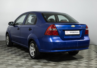 Подержанный автомобиль Chevrolet Aveo Sedan 2010 года (7 фото)
