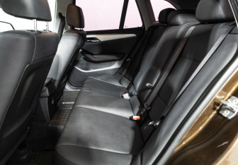 Подержанный автомобиль BMW X1 2014 года (10 фото)