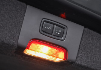 Подержанный автомобиль Porsche Cayenne 2015 года (34 фото)