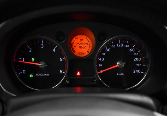 Подержанный автомобиль Nissan X-Trail 2010 года (17 фото)