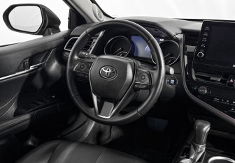 Подержанный автомобиль Toyota Camry Sedan 2022 года (15 фото)