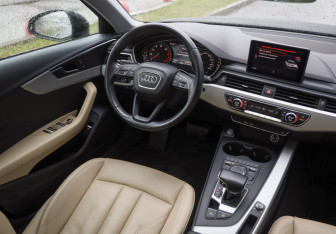 Подержанный автомобиль Audi A4 Sedan 2019 года (11 фото)