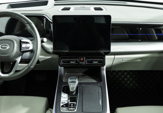 Подержанный автомобиль GAC GS8 2023 года (14 фото)