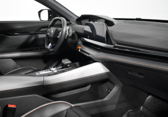 Подержанный автомобиль Changan UNI-V 2024 года (13 фото)