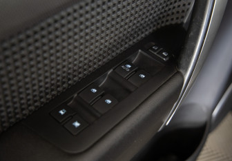 Подержанный автомобиль Chevrolet Captiva 2012 года (20 фото)