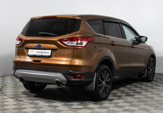 Подержанный автомобиль Ford Kuga 2016 года (5 фото)