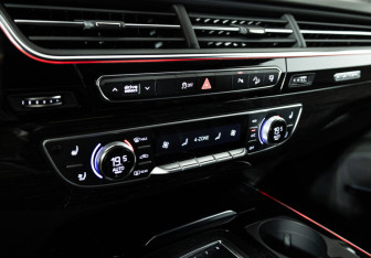 Подержанный автомобиль Audi Q7 2016 года (20 фото)