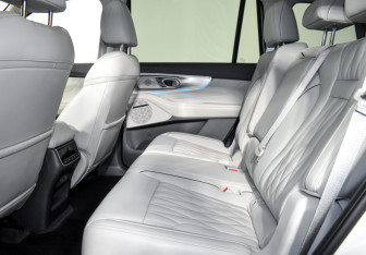 Подержанный автомобиль GAC GS8 2023 года (13 фото)