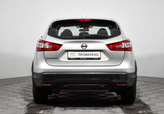 Подержанный автомобиль Nissan Qashqai 2017 года (6 фото)