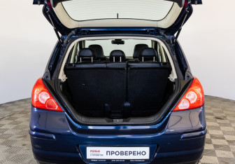 Подержанный автомобиль Nissan Tiida Hatchback 2008 года (17 фото)