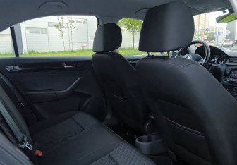 Подержанный автомобиль Skoda Rapid Liftback 2018 года (10 фото)