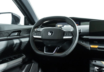 Подержанный автомобиль Changan UNI-V 2023 года (25 фото)