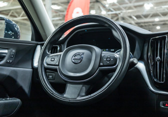 Подержанный автомобиль Volvo XC60 2018 года (16 фото)