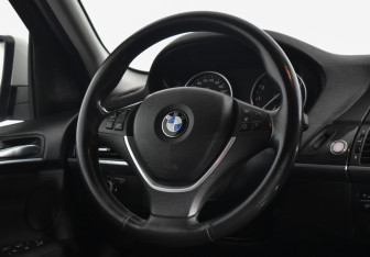 Подержанный автомобиль BMW X5 2012 года (14 фото)
