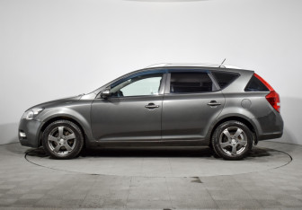 Подержанный автомобиль Kia Ceed Wagon 2010 года (8 фото)