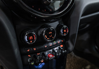 Подержанный автомобиль MINI Hatch 2021 года (23 фото)