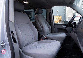 Подержанный автомобиль Volkswagen Transporter Minivan 2005 года (12 фото)