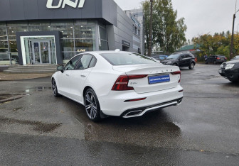 Подержанный автомобиль Volvo S60 2020 года (6 фото)