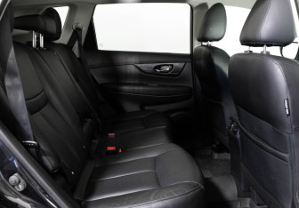 Подержанный автомобиль Nissan X-Trail 2017 года (18 фото)