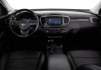 Подержанный автомобиль Kia Sorento 2016 года (9 фото)
