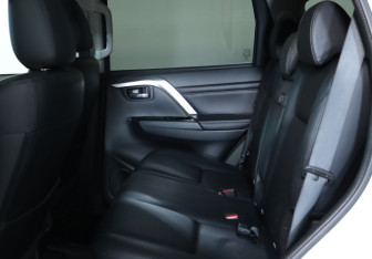 Подержанный автомобиль Mitsubishi Montero Sport 2022 года (21 фото)