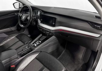 Подержанный автомобиль Skoda Octavia Wagon 2021 года (13 фото)