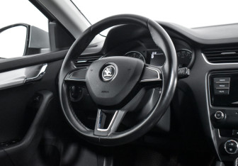 Подержанный автомобиль Skoda Octavia Liftback 2016 года (14 фото)