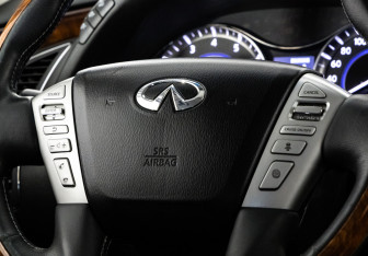 Подержанный автомобиль Infiniti QX80 2014 года (11 фото)