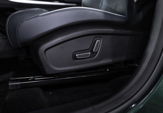 Подержанный автомобиль Geely Atlas 2024 года (21 фото)