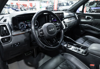 Подержанный автомобиль Kia Sorento 2022 года (17 фото)