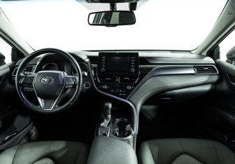 Подержанный автомобиль Toyota Camry Sedan 2021 года (13 фото)