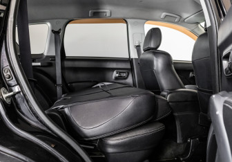 Подержанный автомобиль Peugeot 4007 2008 года (16 фото)