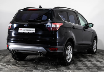 Подержанный автомобиль Ford Kuga 2017 года (5 фото)