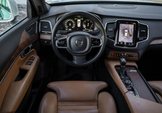 Подержанный автомобиль Volvo XC90 2017 года (13 фото)