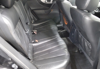 Подержанный автомобиль Infiniti QX70 2013 года (13 фото)