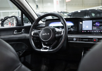 Подержанный автомобиль Kia K5 2023 года (15 фото)