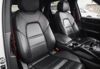 Подержанный автомобиль Porsche Cayenne 2018 года (32 фото)