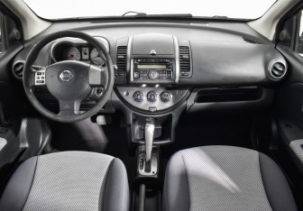 Подержанный автомобиль Nissan Note 2007 года (12 фото)