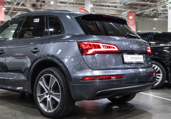 Подержанный автомобиль Audi Q5 2019 года (16 фото)