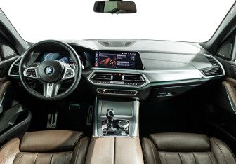 Подержанный автомобиль BMW X5 2020 года (13 фото)