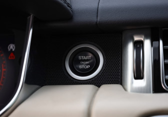 Подержанный автомобиль Land Rover Range Rover 2018 года (21 фото)