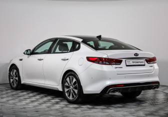 Подержанный автомобиль Kia Optima Sedan 2017 года (7 фото)