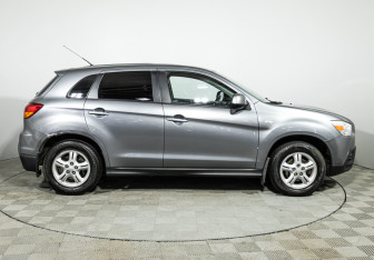 Подержанный автомобиль Mitsubishi ASX 2011 года (4 фото)