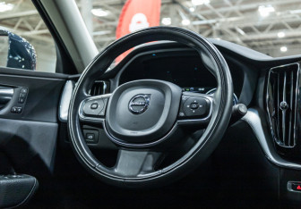 Подержанный автомобиль Volvo XC60 2018 года (16 фото)