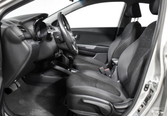 Подержанный автомобиль Kia Rio Sedan 2012 года (11 фото)