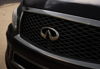 Подержанный автомобиль Infiniti QX80 2015 года (9 фото)