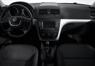 Подержанный автомобиль Skoda Yeti 2013 года (14 фото)