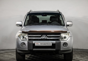Подержанный автомобиль Mitsubishi Pajero 2011 года (2 фото)