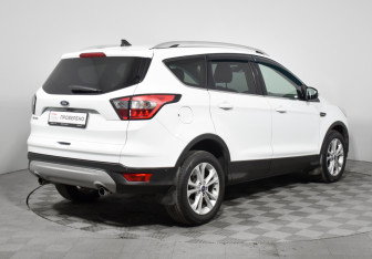 Подержанный автомобиль Ford Kuga 2018 года (5 фото)